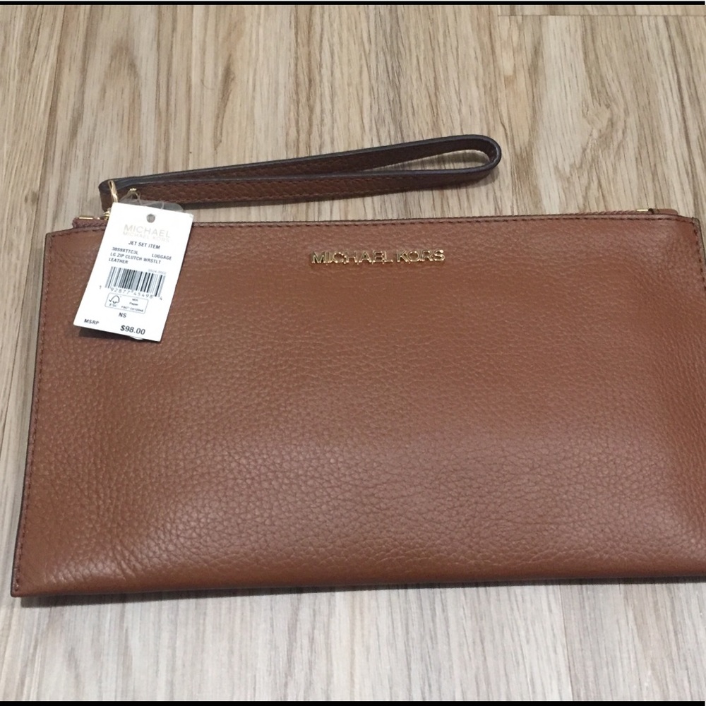 SOLD...NWT MICHAEL Michael Kors wristlet